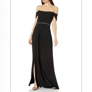 Adrianna Papell Elegant Black Maxi Dress with Beaded Detail